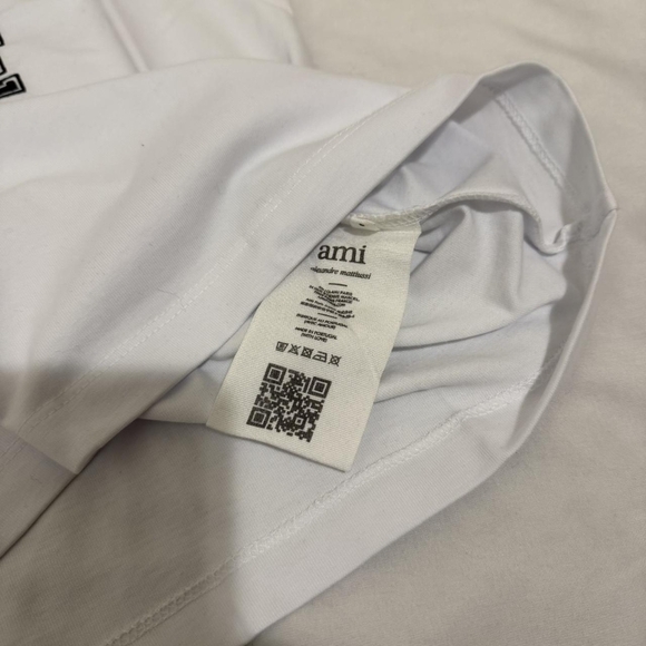 Ami White Short Sleeve Tee - Picture 3 of 4